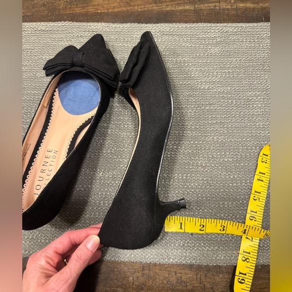 Journee Collection Black Bow Women's Shoes - Picture 5 of 7